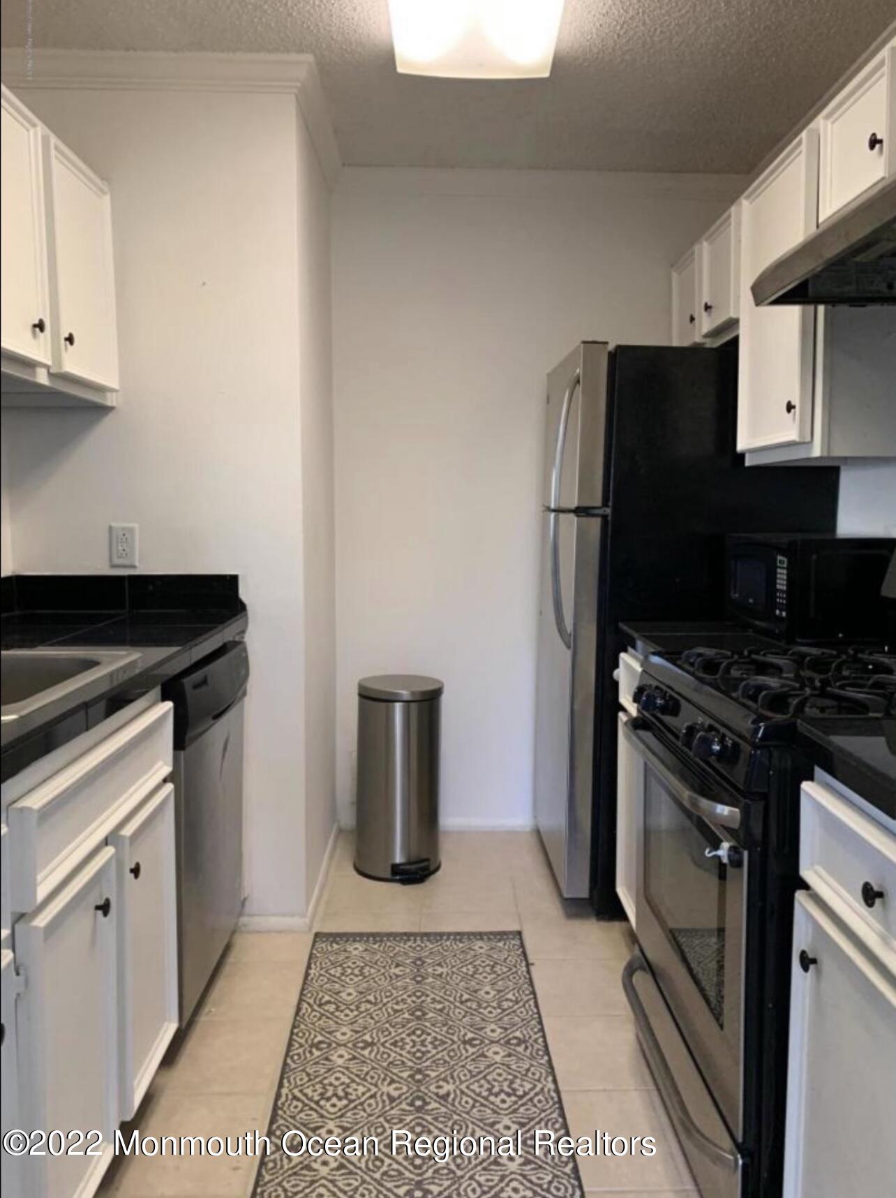 43 Snapdragon Court Jackson, NJ 08527 - Photo 12 of 20 474B4638-D49A-482F-8169-E99A79B10759