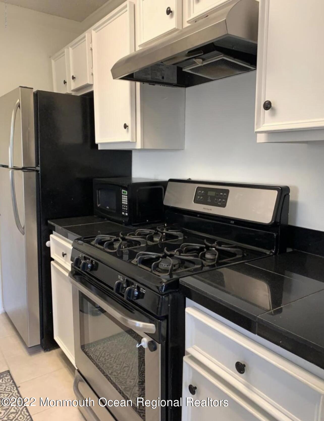 43 Snapdragon Court Jackson, NJ 08527 - Photo 10 of 20 95A38EA8-7E87-4A36-A1E8-96DFB5453B39