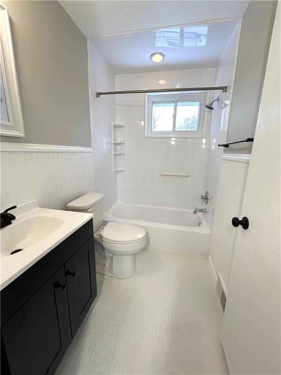 583 Cumberland Road Pittsburgh, PA 15237 - Photo 17 of 25 Updated bathfitter tub/shower