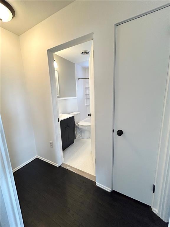 583 Cumberland Road Pittsburgh, PA 15237 - Photo 18 of 25 Hallway with linen closet