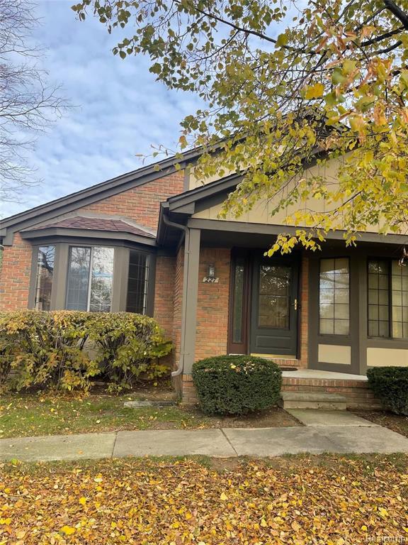 227 Meadow Ln Circle Rochester Hills, MI 48307 - Photo 2 of 12
