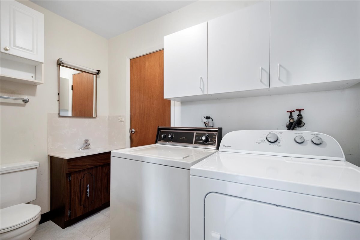 6638 Hazel Street Morton Grove, IL 60053 - Photo 15 of 19 a utility room with dryer and washer
