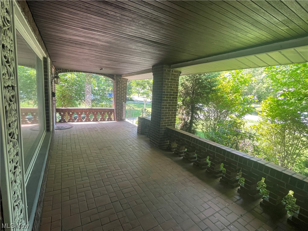 1399 Argonne Road Cleveland, OH 44121 - Photo 6 of 23