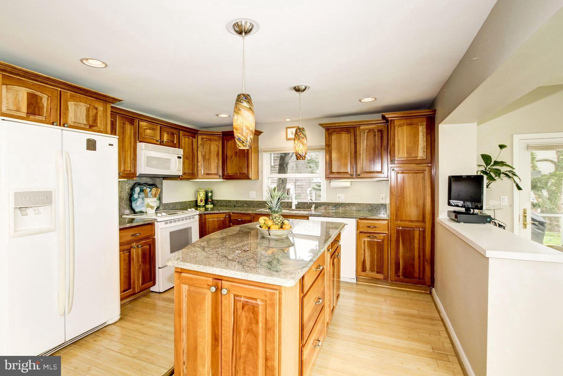673 Red Cedar Road Annapolis, MD 21409 - Photo 14 of 46 Custom Wood Cabinetry . Granite Counters