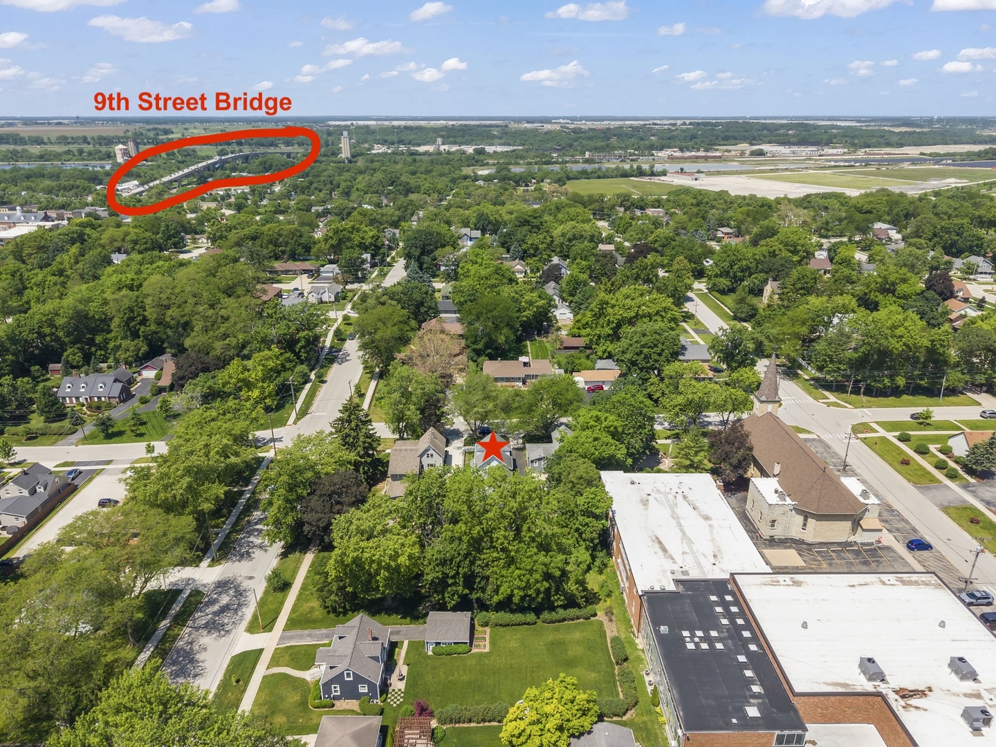 520 South Jefferson Street Lockport, IL 60441 - Photo 29 of 31 an aerial view of residential houses with outdoor space and trees