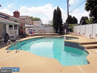 1032 Hoven Road Philadelphia, PA 19115 - Photo 3 of 12 Gallery Image 3