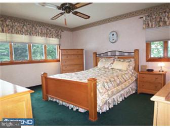 1032 Hoven Road Philadelphia, PA 19115 - Photo 10 of 12 Gallery Image 10