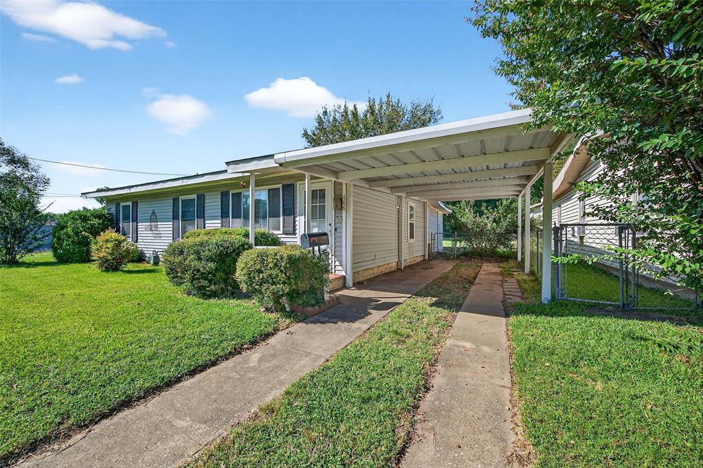 606 South Gordon Street Sherman, TX 75092 - Photo 2 of 22 a front view of a house with a yard