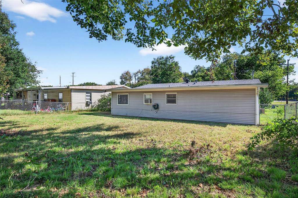 606 South Gordon Street Sherman, TX 75092 - Photo 21 of 22 a backyard of a house with plants and large tree
