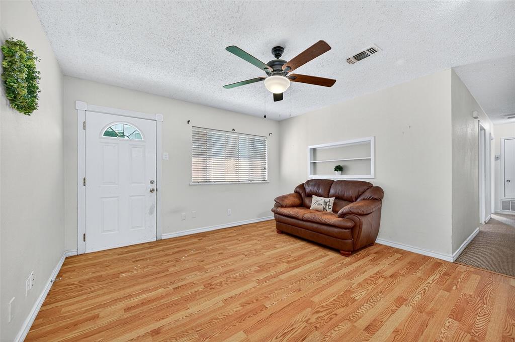 606 South Gordon Street Sherman, TX 75092 - Photo 5 of 22 a living room with furniture and a window