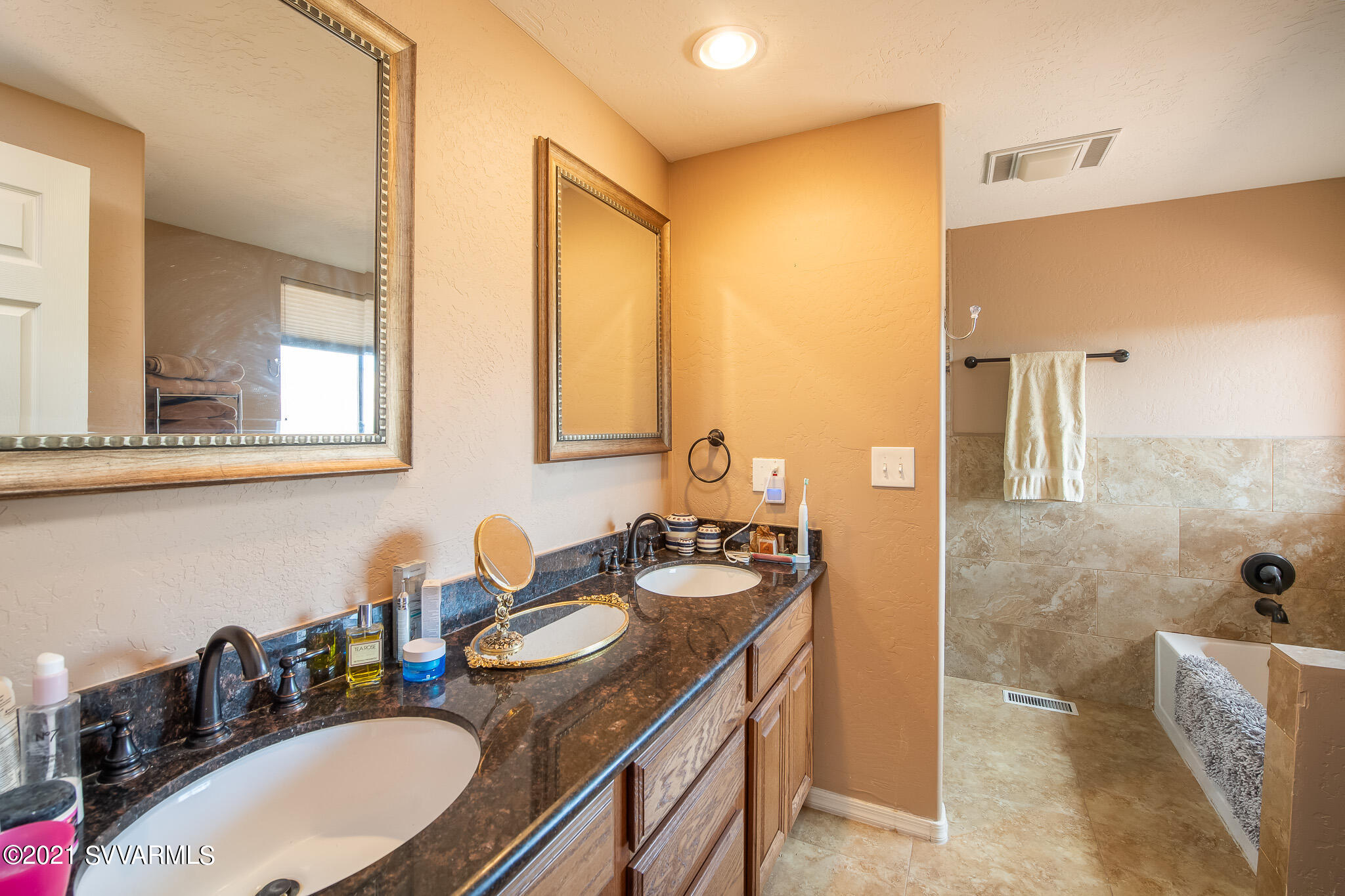 731 Forest Road Sedona, AZ 86336 - Photo 15 of 39 Upstairs Master Bath - View 1