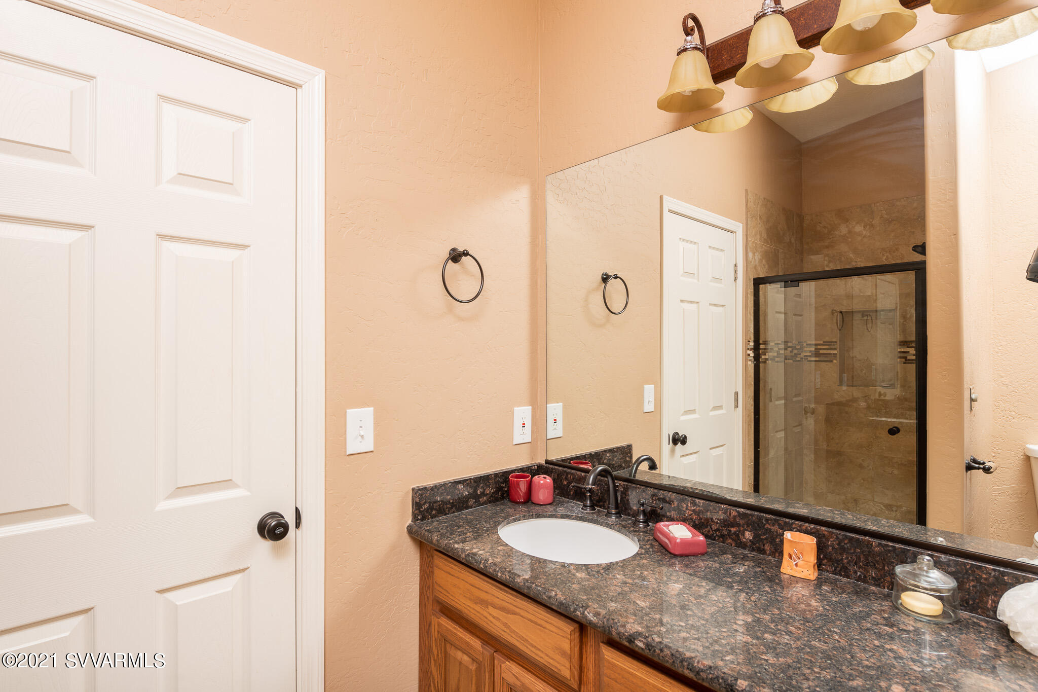 731 Forest Road Sedona, AZ 86336 - Photo 22 of 39 Upstairs Bathroom 2