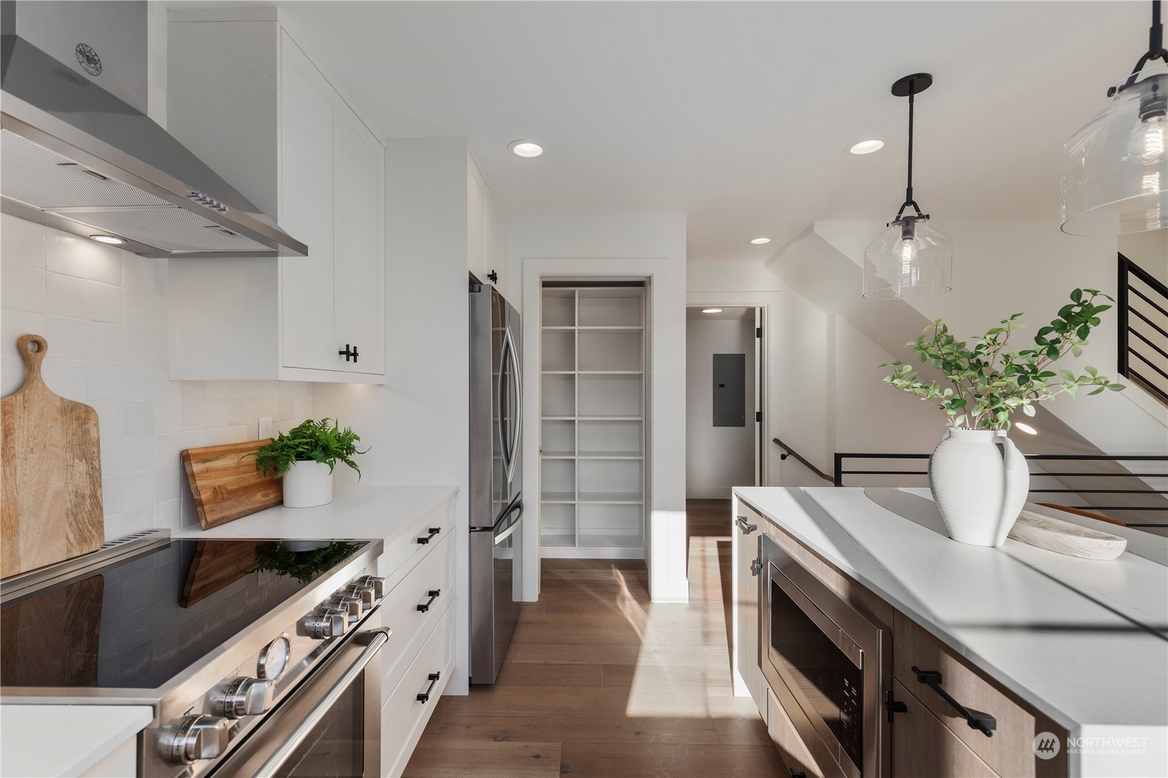 3014 East Howell Street Seattle, WA 98122 - Photo 13 of 39 a kitchen with a potted plant and a stove