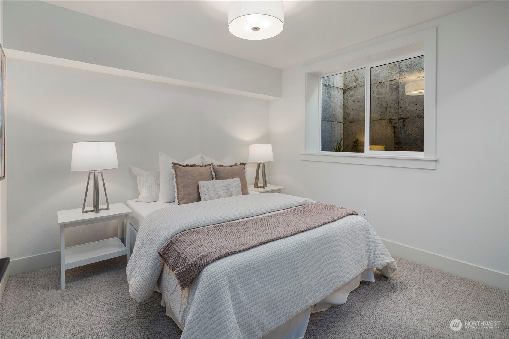 3014 East Howell Street Seattle, WA 98122 - Photo 29 of 39 a bedroom with a bed and a lamp