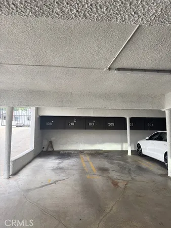 $3,349 | 22041 Costanso Street, Unit 103, Woodland Hills, CA 91364