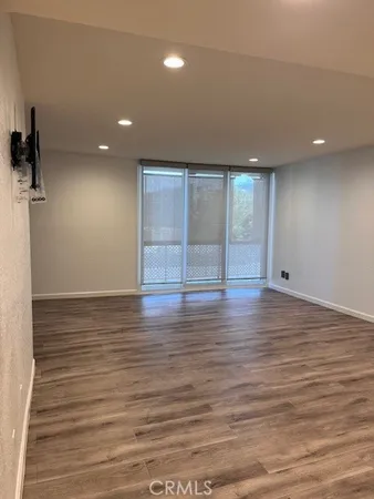 $3,349 | 22041 Costanso Street, Unit 103, Woodland Hills, CA 91364