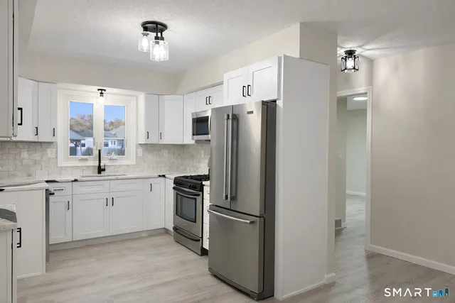 $304,500 | 9 Chasse Drive, Unit 9, East Windsor, CT 06088