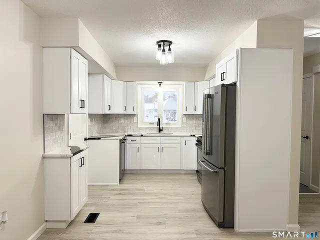 $304,500 | 9 Chasse Drive, Unit 9, East Windsor, CT 06088