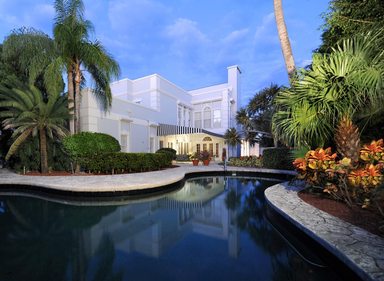 202 Indian Road Palm Beach, FL 33480 - Photo 3 of 24 a view of a house with pool and sitting area