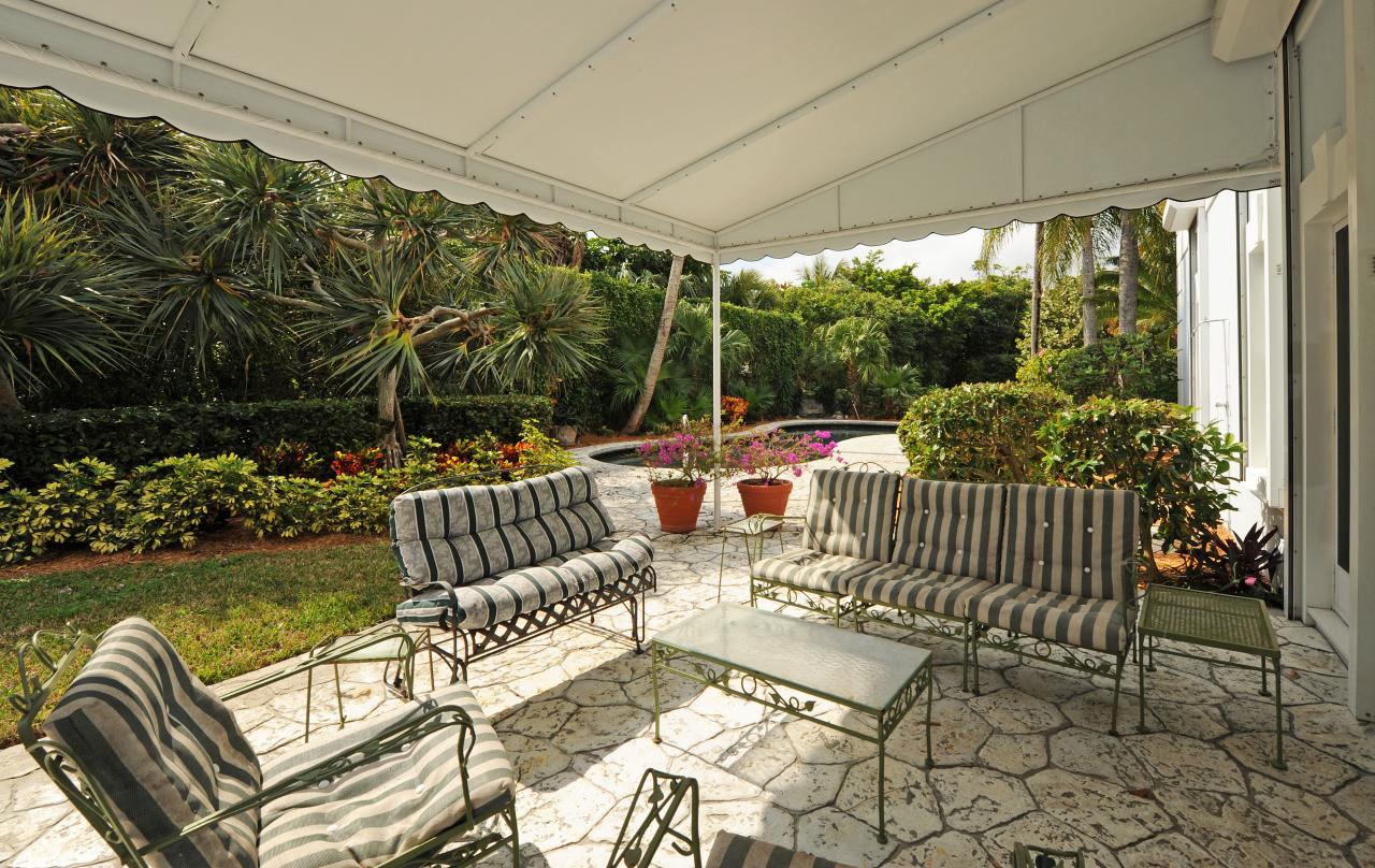 202 Indian Road Palm Beach, FL 33480 - Photo 5 of 24 a view of a patio with a table chairs and a patio