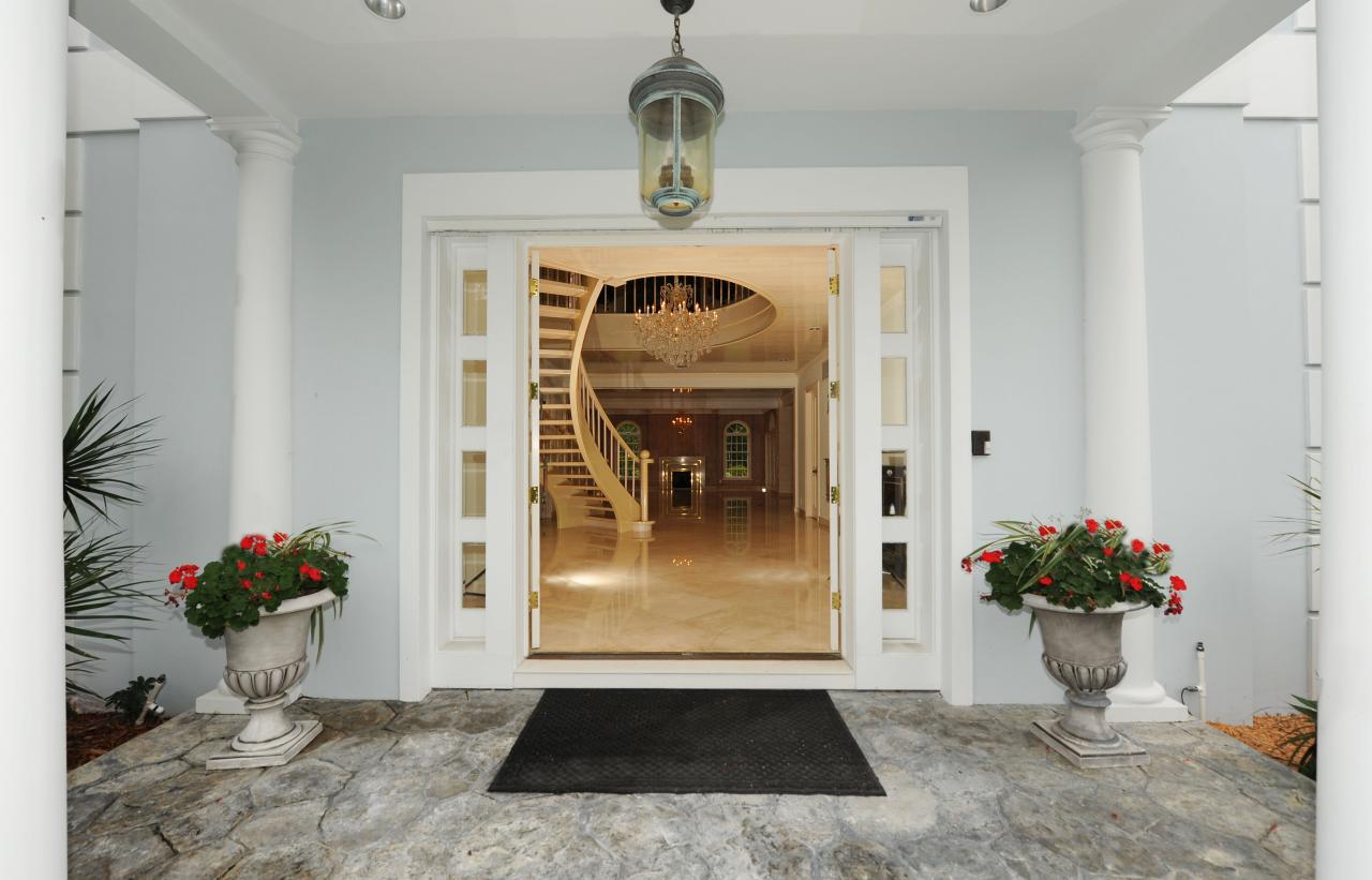 202 Indian Road Palm Beach, FL 33480 - Photo 6 of 24 a view of entryway with a potted plant
