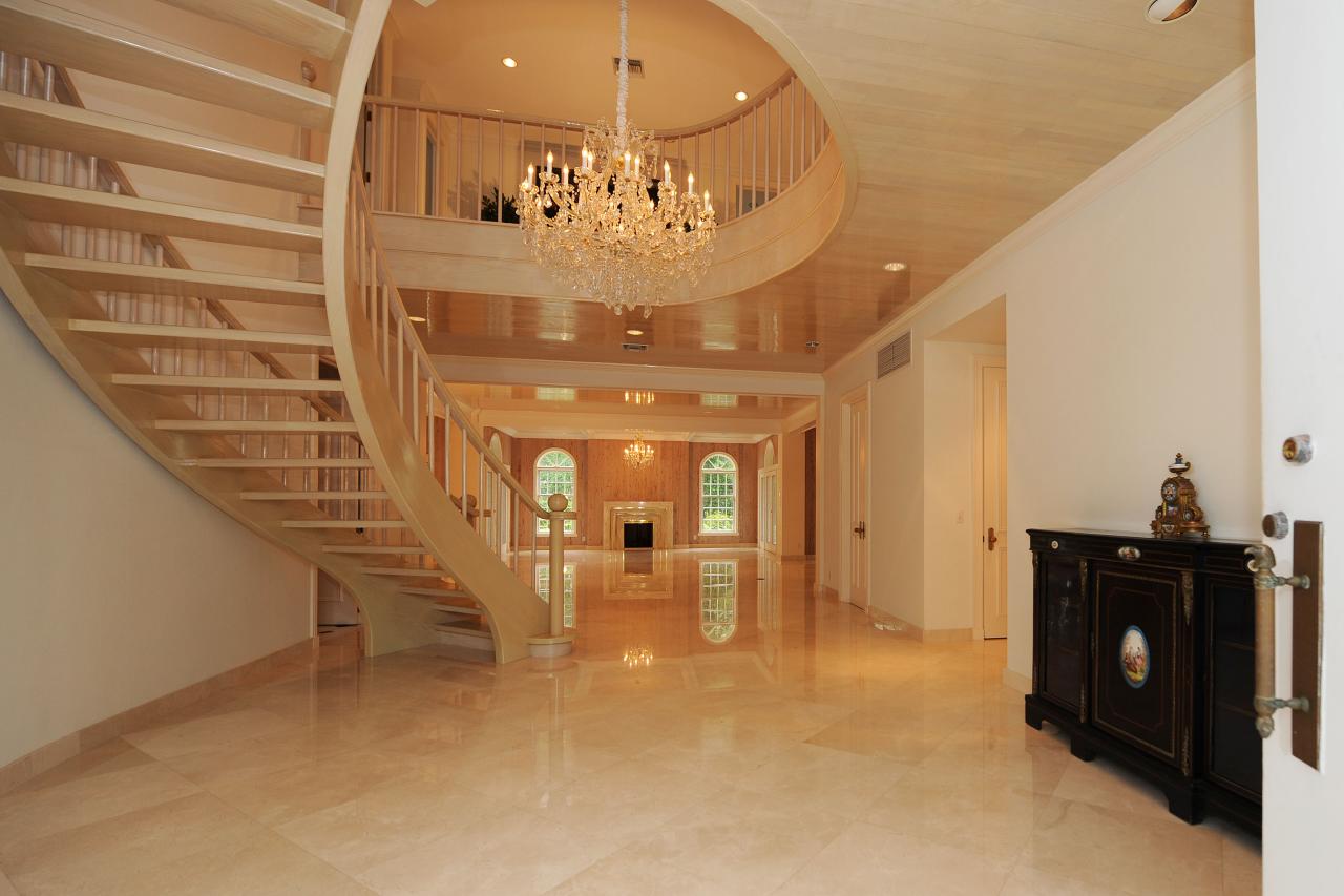 202 Indian Road Palm Beach, FL 33480 - Photo 7 of 24 a view of a hallway with a chandelier
