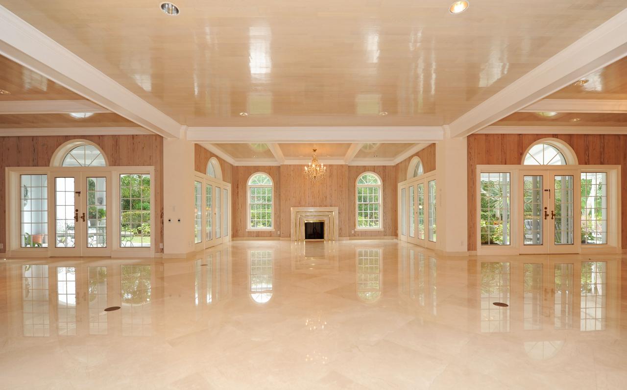 202 Indian Road Palm Beach, FL 33480 - Photo 9 of 24 a view of an entryway