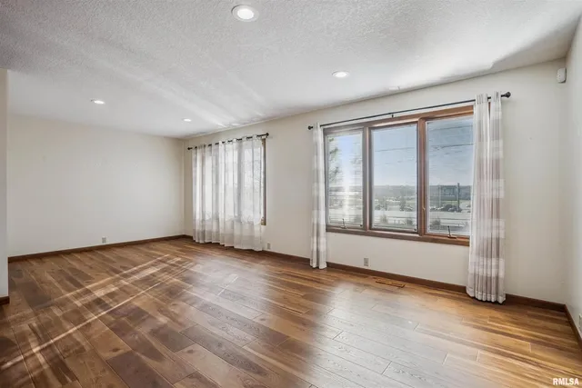 $249,900 | 5311 38th Avenue, Unit 10, Moline, IL 61265