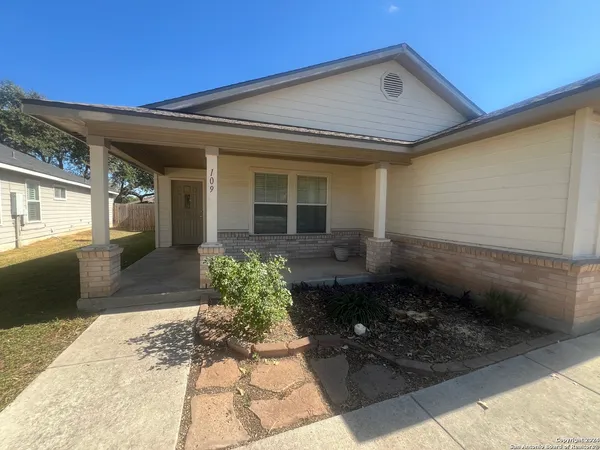$1,900 | 109 Bethany Way, Boerne, TX 78006
