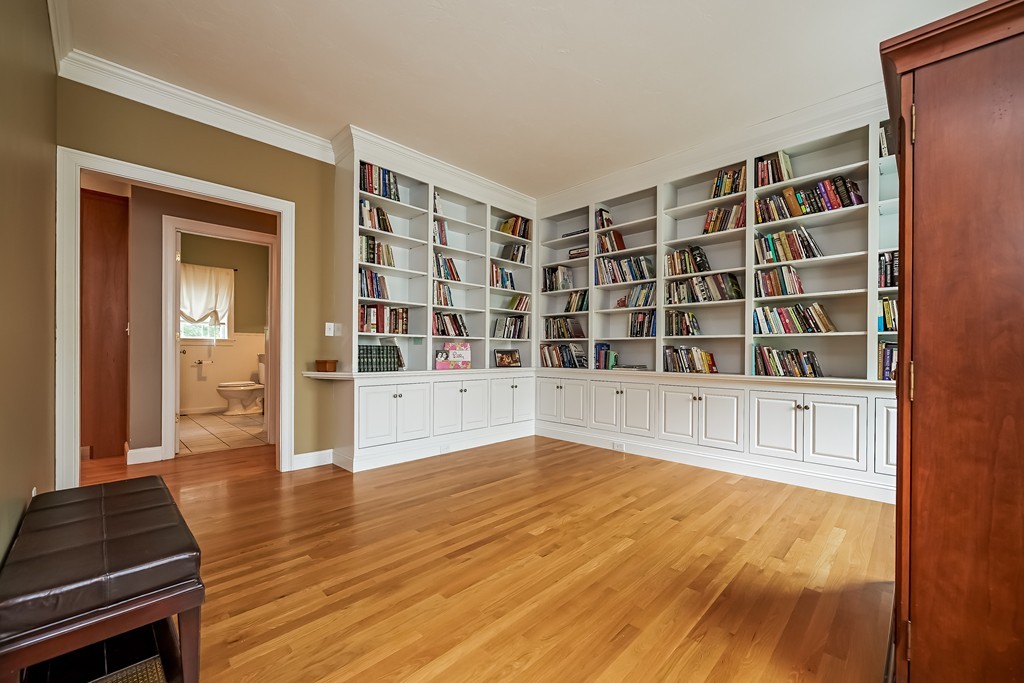 508 Old Dunstable Road Groton, MA 01450 - Photo 3 of 30 Gallery Image 3