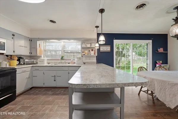 $252,000 | 194 Meadowview Lane, Decatur, TN 37322