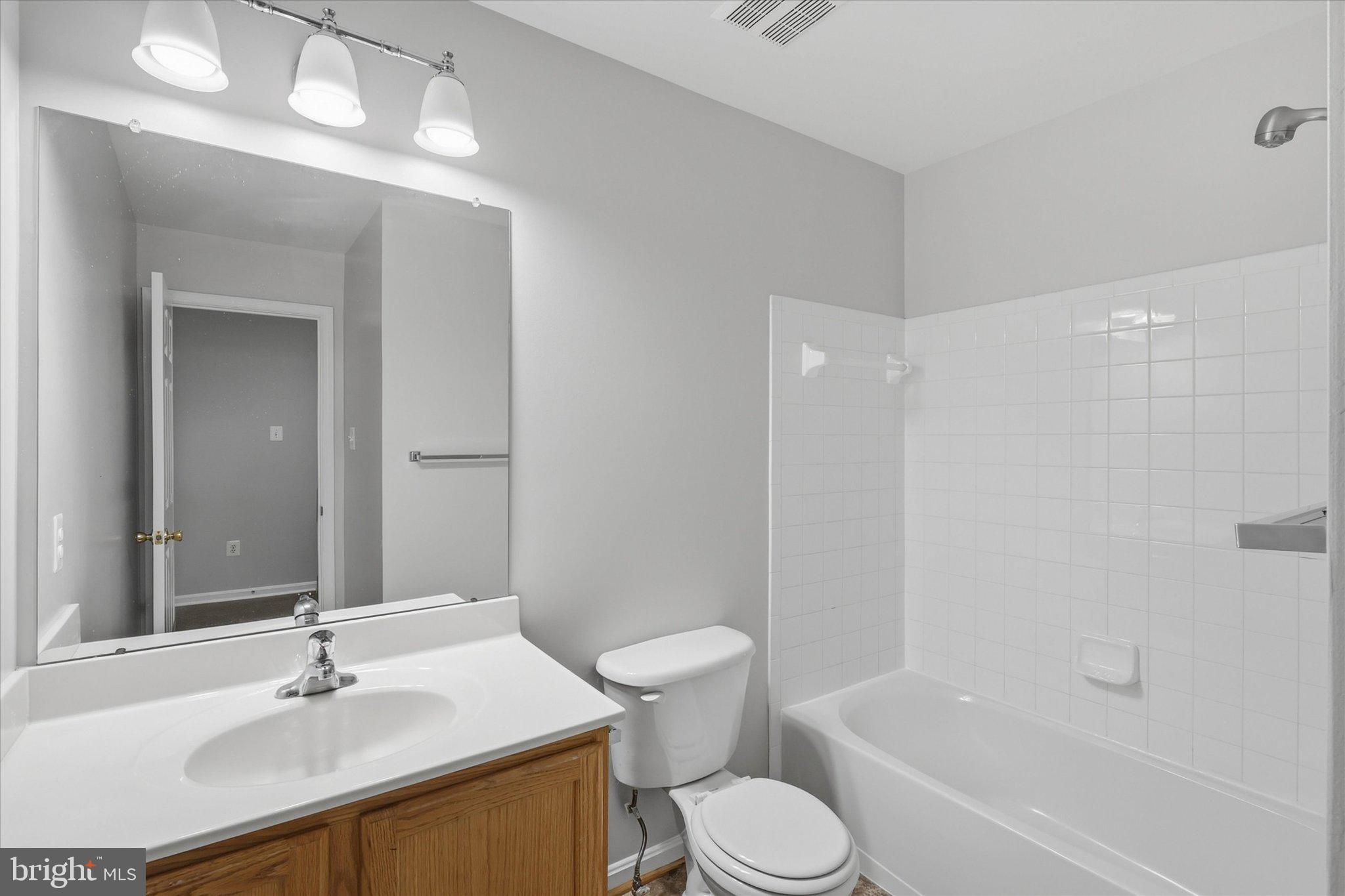 622 Tivoli Road Frederick, MD 21703 - Photo 14 of 40 Upstairs full bathroom