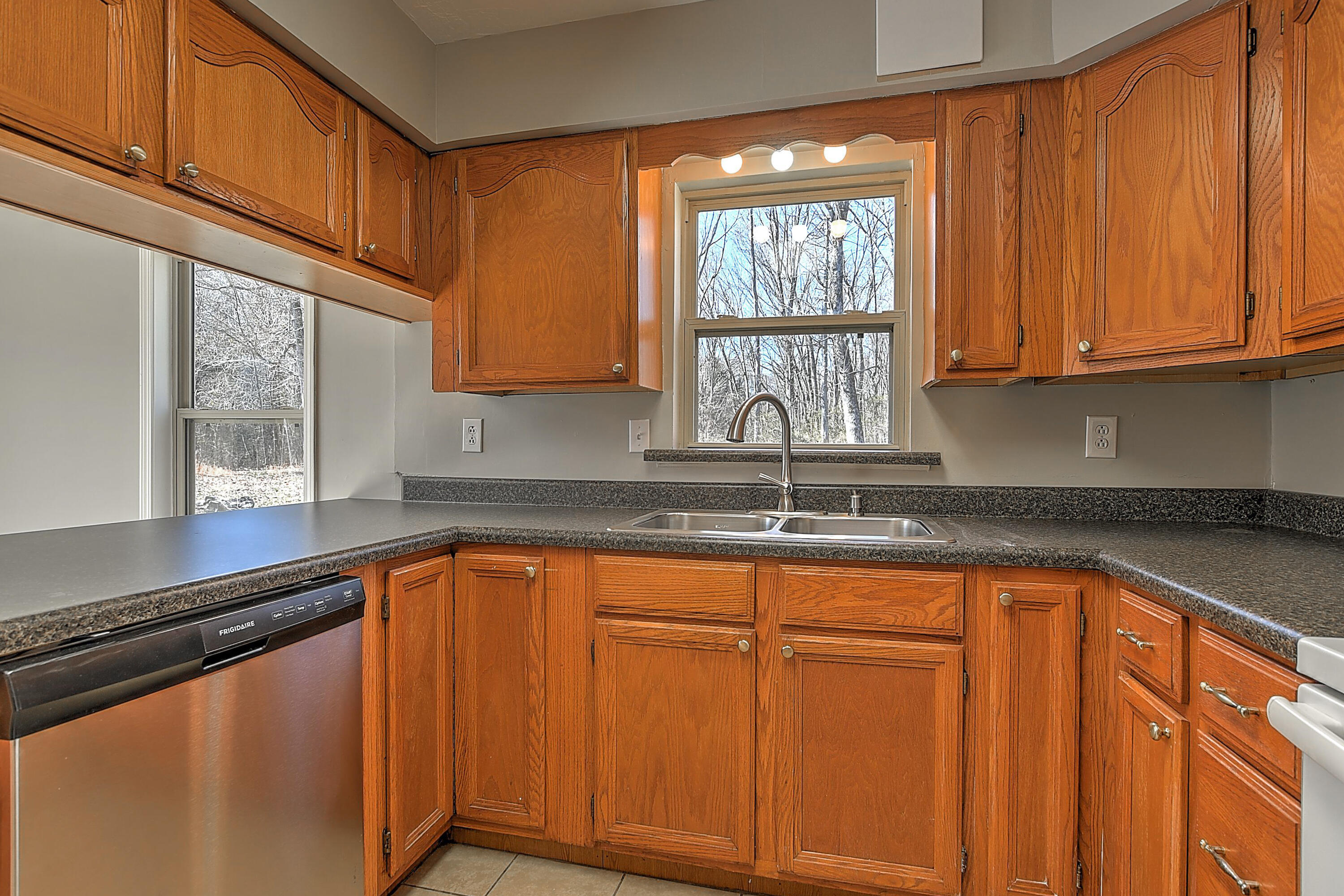 2235 West Pines Road Afton, TN 37616 - Photo 11 of 47 2235 W Pines Rd-11