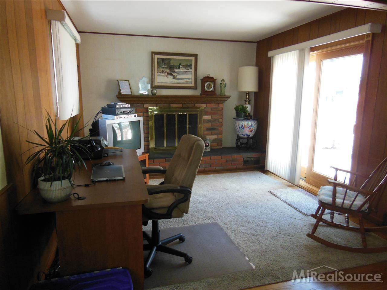 1147 Hawthorne Road Grosse Pointe, MI 48236 - Photo 3 of 14 31210121-2.JPG