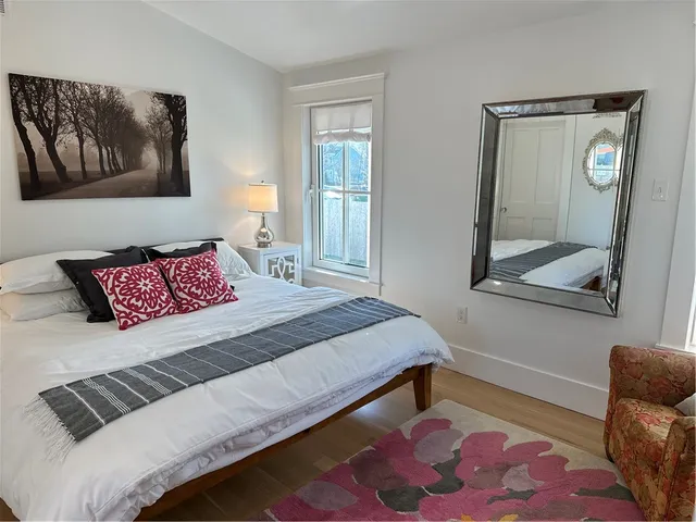 $2,800 | 76 Memorial Boulevard, Unit REAR, Newport, RI 02840