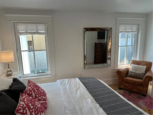 $2,800 | 76 Memorial Boulevard, Unit REAR, Newport, RI 02840