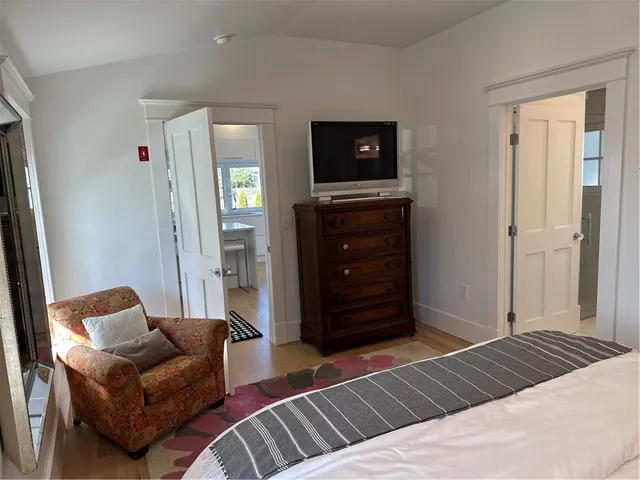 $2,800 | 76 Memorial Boulevard, Unit REAR, Newport, RI 02840