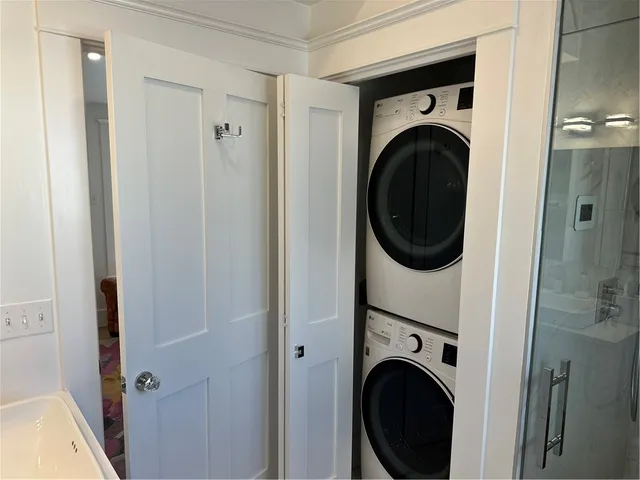 $2,800 | 76 Memorial Boulevard, Unit REAR, Newport, RI 02840