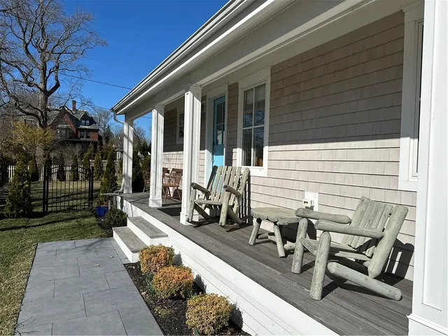 $2,800 | 76 Memorial Boulevard, Unit REAR, Newport, RI 02840