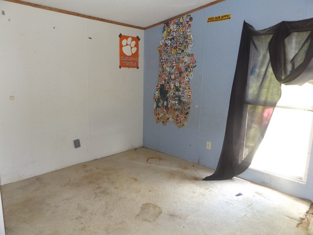 239 Little Bit Road Hillsville, VA 24343 - Photo 10 of 17 Gallery Image 10