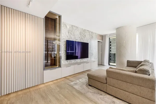 $6,950 | 45 Southwest 9th Street, Unit 2303, Miami, FL 33130