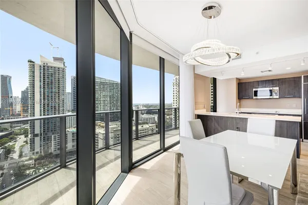 $6,950 | 45 Southwest 9th Street, Unit 2303, Miami, FL 33130