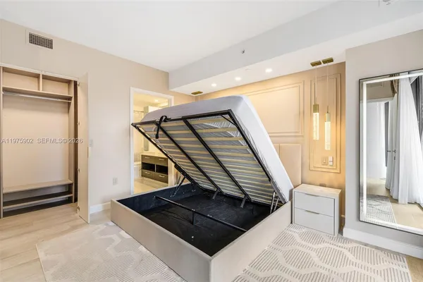 $6,950 | 45 Southwest 9th Street, Unit 2303, Miami, FL 33130