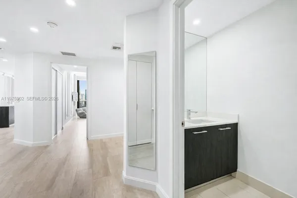 $6,950 | 45 Southwest 9th Street, Unit 2303, Miami, FL 33130