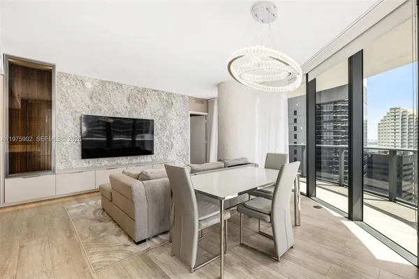 $6,950 | 45 Southwest 9th Street, Unit 2303, Miami, FL 33130