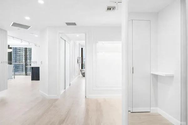$6,950 | 45 Southwest 9th Street, Unit 2303, Miami, FL 33130