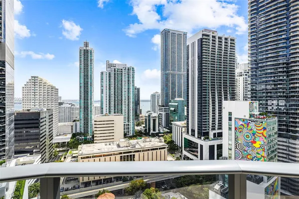 $6,950 | 45 Southwest 9th Street, Unit 2303, Miami, FL 33130