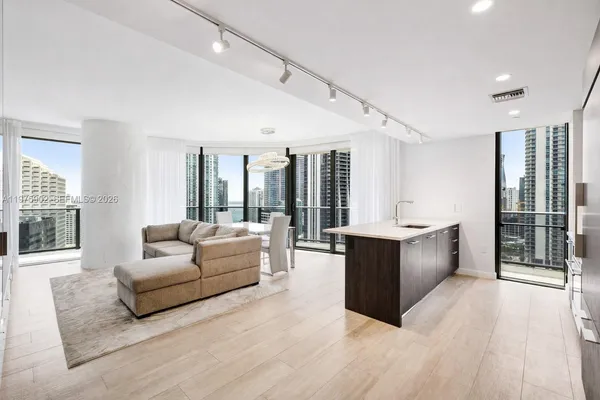 $6,950 | 45 Southwest 9th Street, Unit 2303, Miami, FL 33130