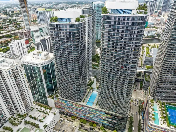 $6,950 | 45 Southwest 9th Street, Unit 2303, Miami, FL 33130
