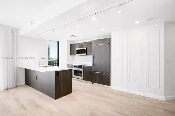 $6,950 | 45 Southwest 9th Street, Unit 2303, Miami, FL 33130